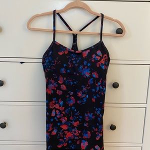 Lululemon tank size 6